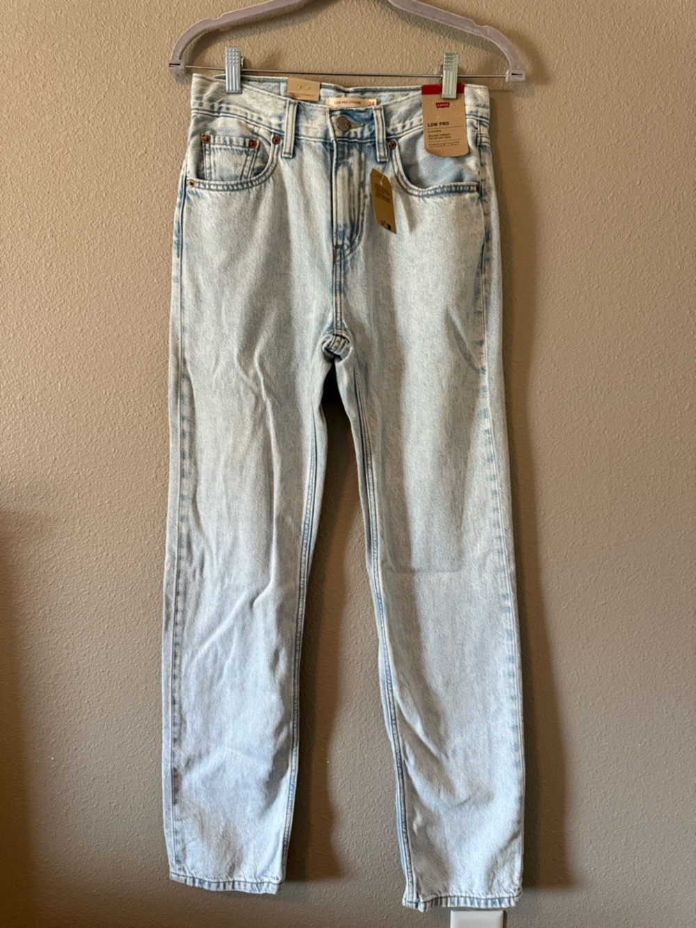 Levi’s Low Pro High Rise Light Wash Straight jeans size 24